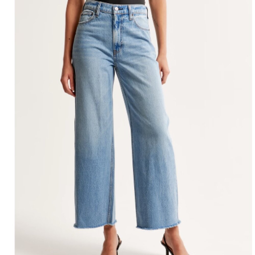A&F High Rise Cropped Wide Leg Jean (Long Length)
